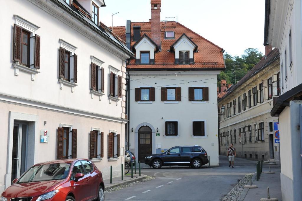 Spacious 2-Bedroom Apartment Zabjak With Ac Tour As Ljubljana Ngoại thất bức ảnh