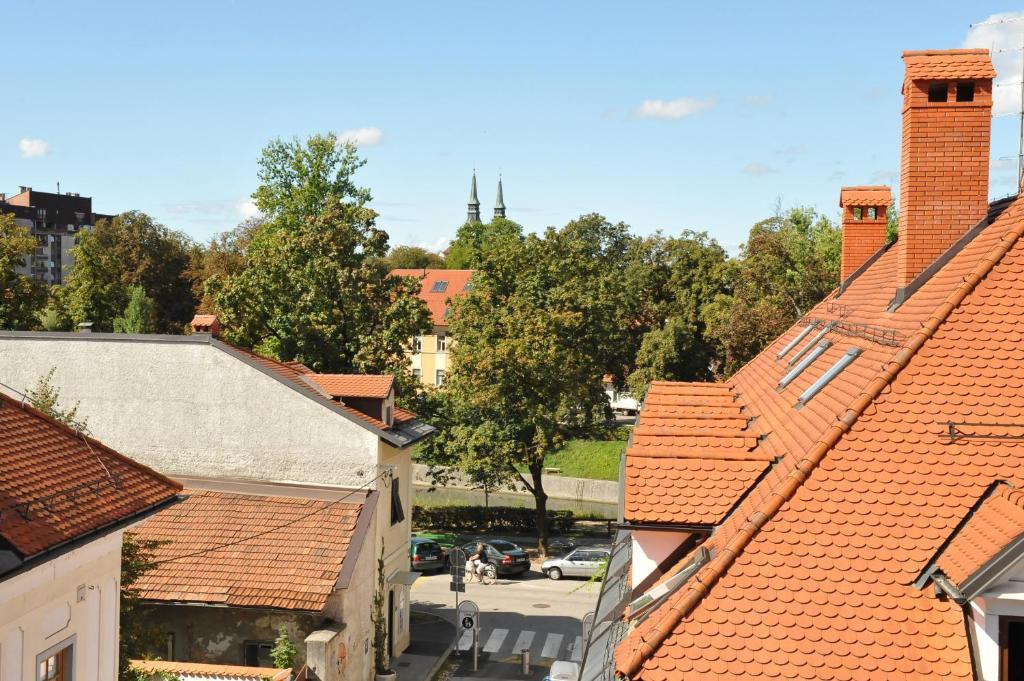 Spacious 2-Bedroom Apartment Zabjak With Ac Tour As Ljubljana Ngoại thất bức ảnh